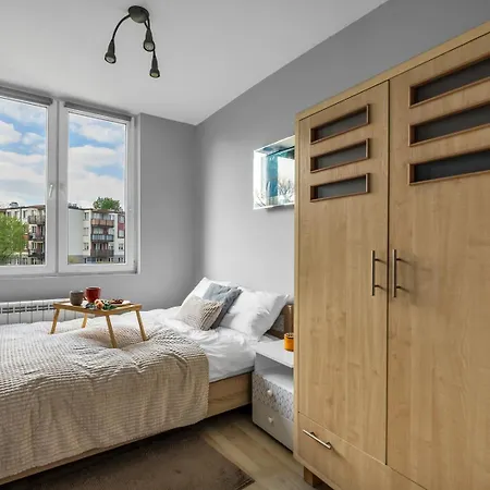 Apartment Targowek - 54m2, Balcony, Bus Nearby - By Rentujemy Warsaw